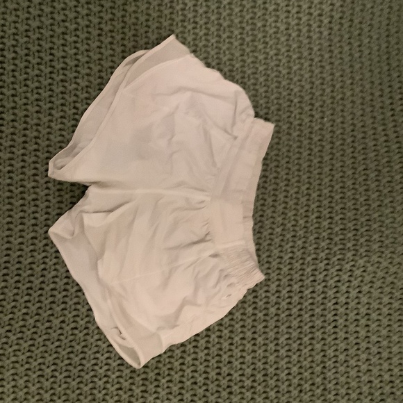 Lululemon Hotty Hot Shorts Low-Rise 4’ - Picture 1 of 3